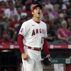 Ohtani supera a los Azulejos desde el montículo y desde la caja de bateo