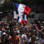 Por 5to día, miles protestan por pasaporte Covid en Francia