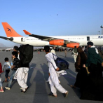 Talibanes impiden acceso al aeropuerto de Kabul de afganos que quieren salir del país