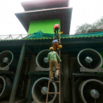 La contaminada Nueva Delhi inaugura una torre purificadora de aire