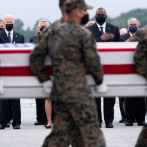 Biden recibe los cuerpos de soldados caídos en atentado