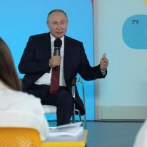 Putin abre el año escolar y dice haber cumplido su 