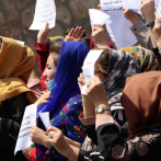 Los talibanes dispersan una protesta de mujeres con gases y tiros al aire