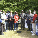 Policía Nacional entrega útiles deportivos en la Academia de Hatillo, San Cristóbal