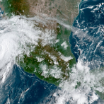 Tormenta Olaf se fortalece a huracán cerca del noroeste de México