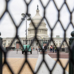 Una valla negra vuelve a rodear al Capitolio de EEUU ante protesta del sábado