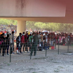 EE.UU. empieza a deportar a los haitianos retenidos en puente en la frontera