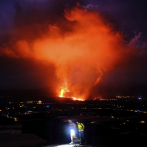 Aeropuerto en Islas Canarias se cierra por ceniza volcánica