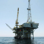 Trump anuncia suspensión temporal de sanciones petroleras para reducir precios