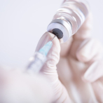¿Se pueden recibir las vacunas de gripe y COVID-19 a la vez?