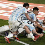 Argentina golea a Uruguay, Lionel Messi marca uno