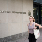 La pandemia sigue frenando la recuperación económica mundial, alerta el FMI