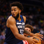 Towns anota 30 con 10 rebotes y los T-Wolves triunfan