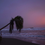 El huracán Rick toca tierra en la costa sur de México