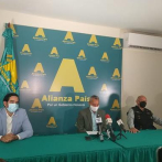 Vocero de Alianza País dice legisladores deben renunciar a “privilegios excesivos” y revisar los recibidos por sectores empresariales