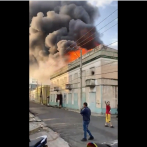 Incendio consume Casa Mora, en La Vega