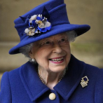 Johnson del Reino Unido dice que la reina Isabel está “en muy buena forma”