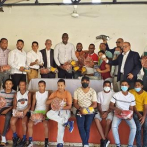 Soterio y el PLD entregan utilería deportiva en La Vega