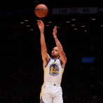 Curry con 37 y 9 triples conduce a Warriors ante Nets