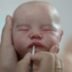 Una artesana crea bebés hiperrealistas en Brasil