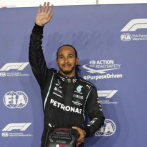 Hamilton triunfa en Qatar y se acerca a Verstappen