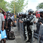Dos caravanas de migrantes finalizan al entregarse a autoridades mexicanas