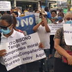 Exempleados protestan frente a Industria y Comercio en demanda de sus prestaciones laborales
