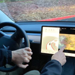 EEUU revisa opción de Tesla de usar videojuegos al conducir