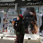 Los talibán inician la retirada de imágenes de mujeres en carteles y anuncios en la capital de Afganistán