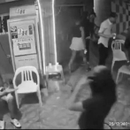 Policía suspende raso que agredió mujer en un centro de diversión de Los Guaricanos