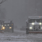 La nevada en Estados Unidos bloquea a automovilistas decenas de horas