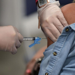 ¿Por qué tantas personas vacunadas contraen el COVID-19 últimamente?