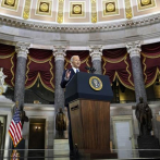 Biden ataca a Trump en aniversario del ataque al Capitolio