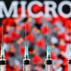 Vacuna contra covid-19 adaptada al ómicron estará lista en marzo, dice jefe de Pfizer
