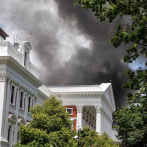 Imputado por terrorismo el sospechoso de provocar el incendio en la sede del Parlamento de Sudáfrica