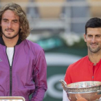 Tsitsipas dice que Djokovic hace pasar por idiotas a la mayoría de tenistas
