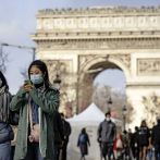 París restituye la obligación de mascarilla pero solo en espacios concurridos