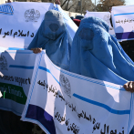 Un centenar de mujeres con velo se manifiestan en apoyo a los talibanes en Kabul