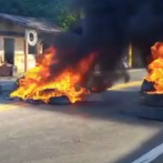 Moradores de Cenoví protestan al enterarse de la visita de Abinader a la provincia Duarte