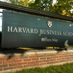 Alumnas demandan a la Universidad de Harvard por ignorar denuncias de abusos