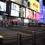 Times Square propone un amor de PVC para San Valentín