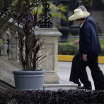 Fiscalía anticorrupción entra por 6ta vez a palacio de Perú