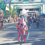 Celebran el primer desfile del Carnaval de Santiago