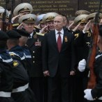 Putin reconoce independencia de separatistas de Donbás entre condena mundial