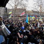 Miles de personas se manifiestan en ciudades europeas en apoyo a Ucrania