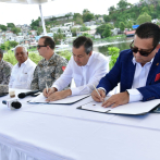 Medio Ambiente firma acuerdo de cooperación para reflotar y trasladar embarcaciones hundidas en los ríos Ozama e Isabela