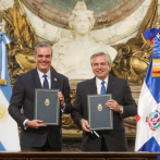 Abinader firma acuerdo de cooperación en hidrocarburos con Alberto Fernández