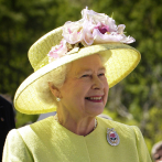 Bautizan en honor a la reina Isabel II a un bebé rinoceronte en Inglaterra