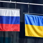 Rusia y Ucrania retoman diálogo mientras siguen los combates y bombardeos