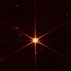 Telescopio Webb capta galaxias en foto de estrella